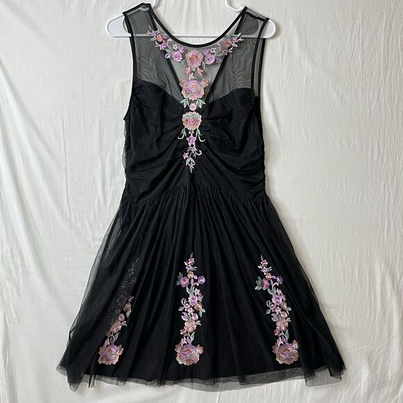 Express Mini Dress Black lacy with colorful embroidered flowers Sz 14 Gyaru Y2k - Picture 1 of 10